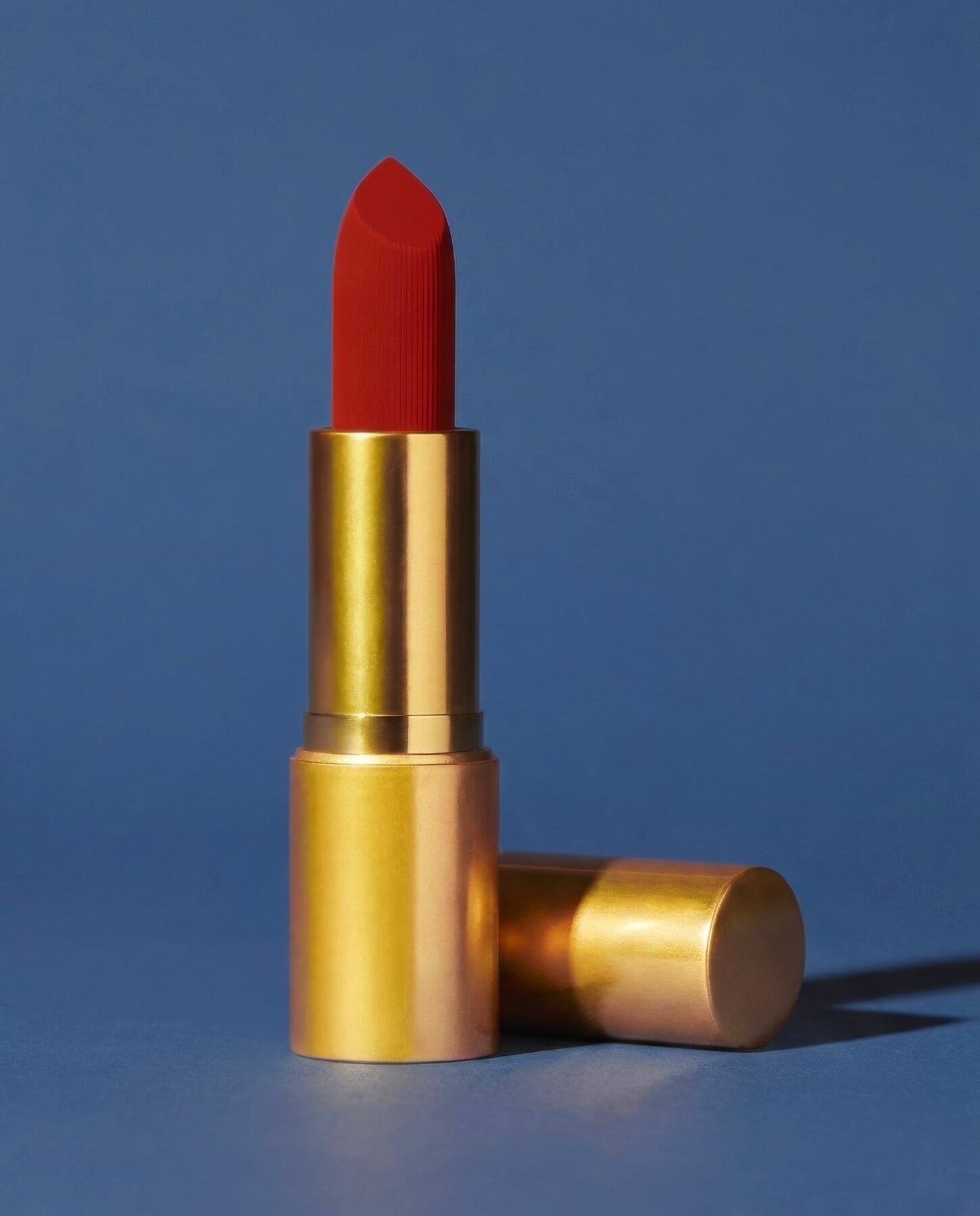 red — still life — barra parada con tapa al lado