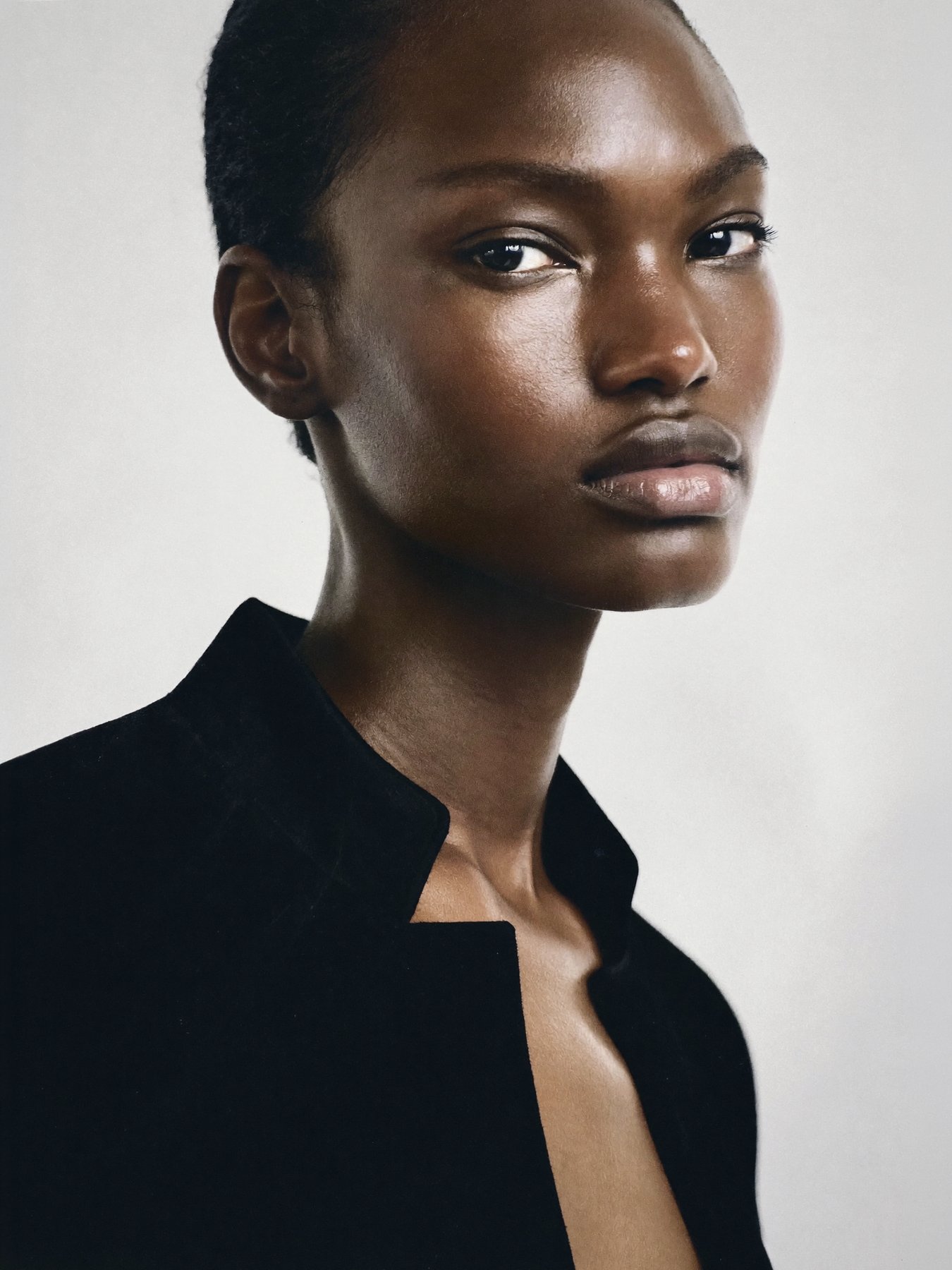 skin — beauty — retrato, saco negro